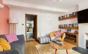 The Madras Cottage - Bright 3Bdr Home With Garden